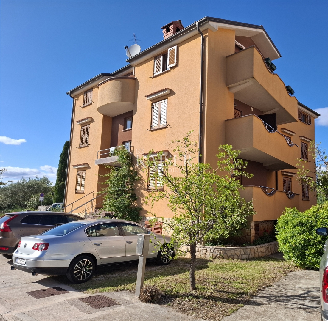 Isola di Cres, Cres, casa con più appartamenti