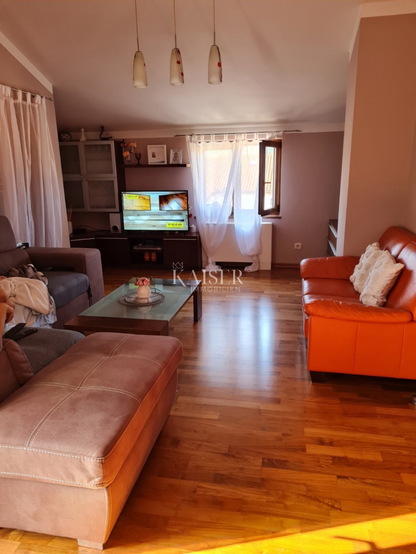 Isola di Cres, Cres, casa con più appartamenti