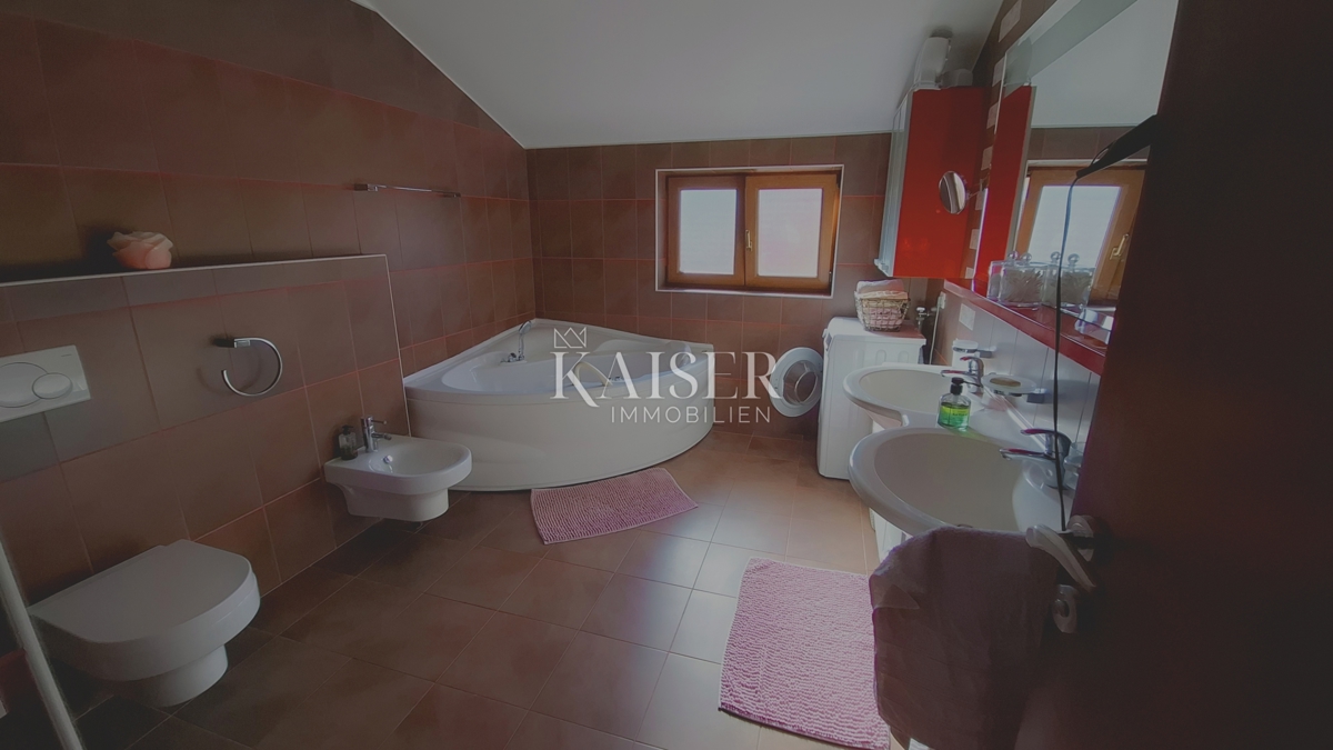 Isola di Cres, Cres, casa con più appartamenti