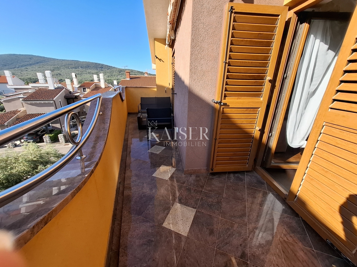 Isola di Cres, Cres, casa con più appartamenti