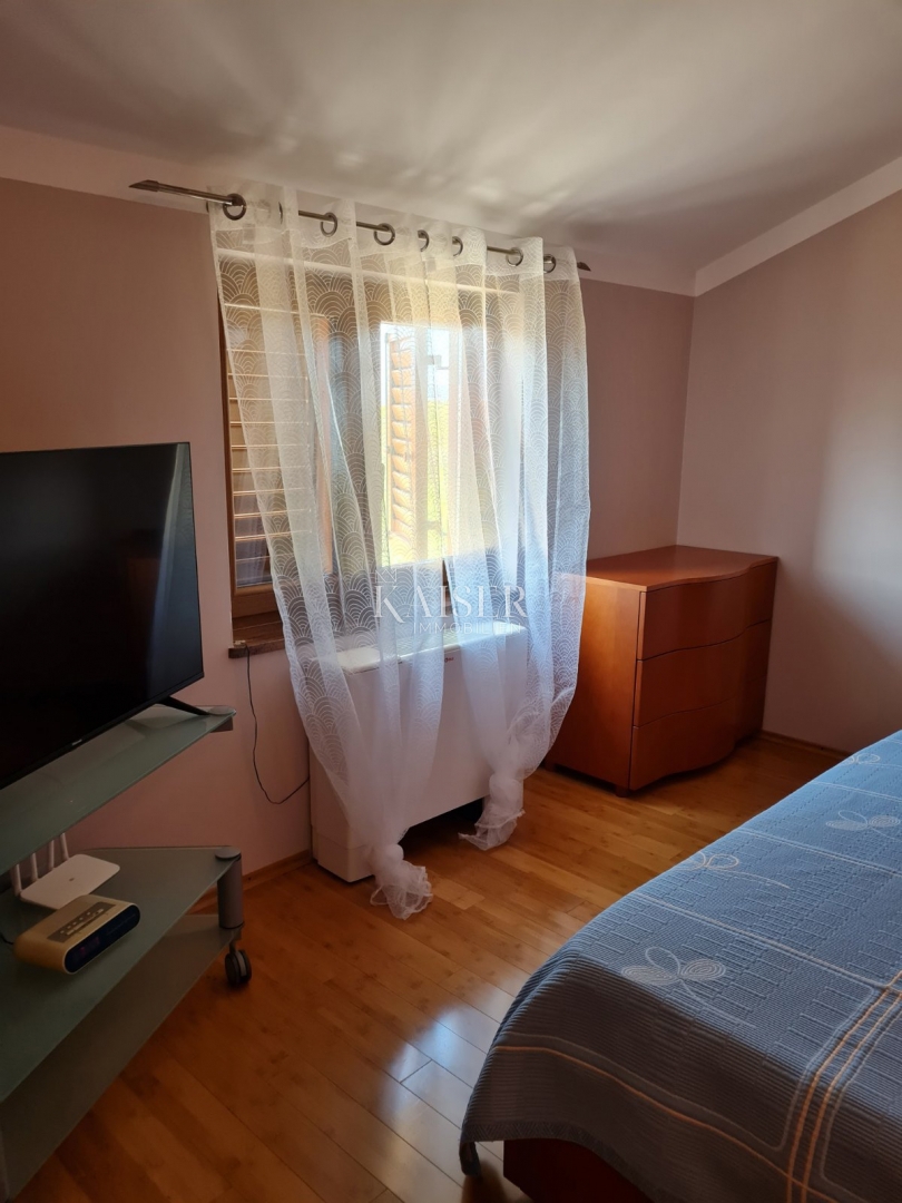 Isola di Cres, Cres, casa con più appartamenti