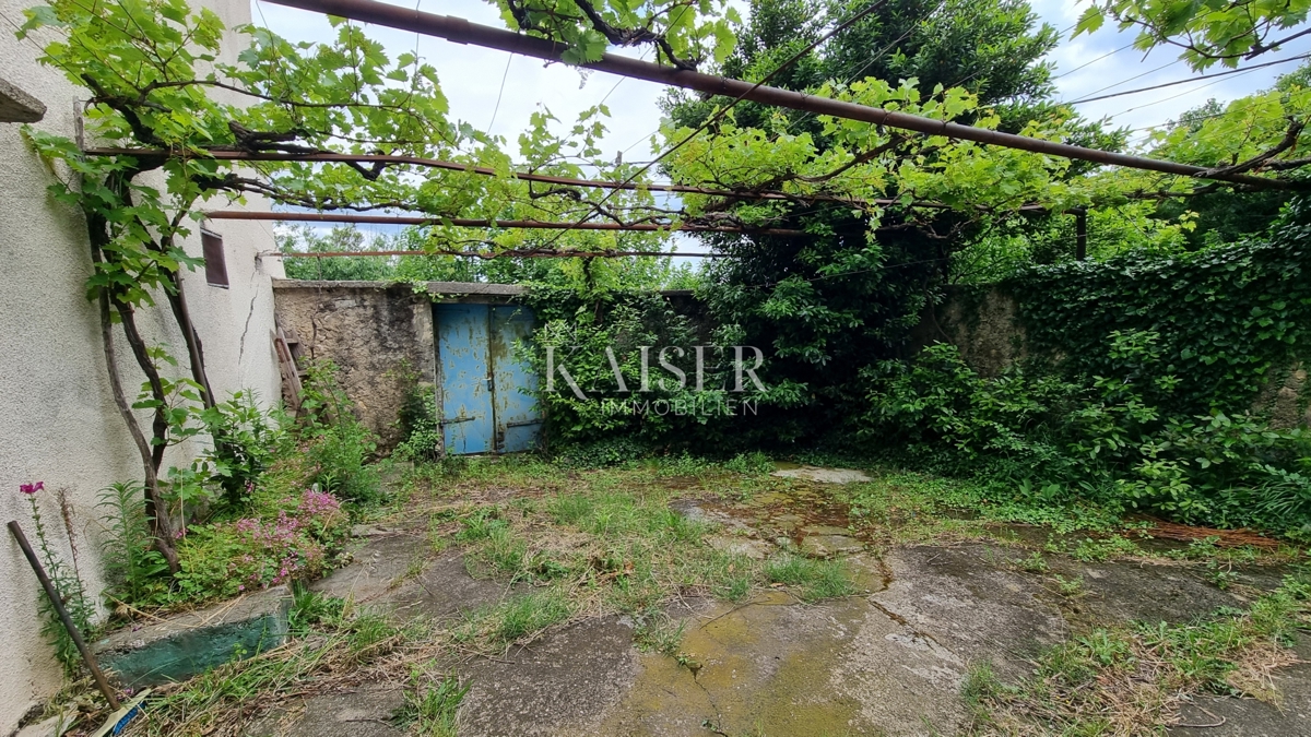 Novi Vinodolski, Bribir - due pezzi d'antiquariato da ristrutturare completamente