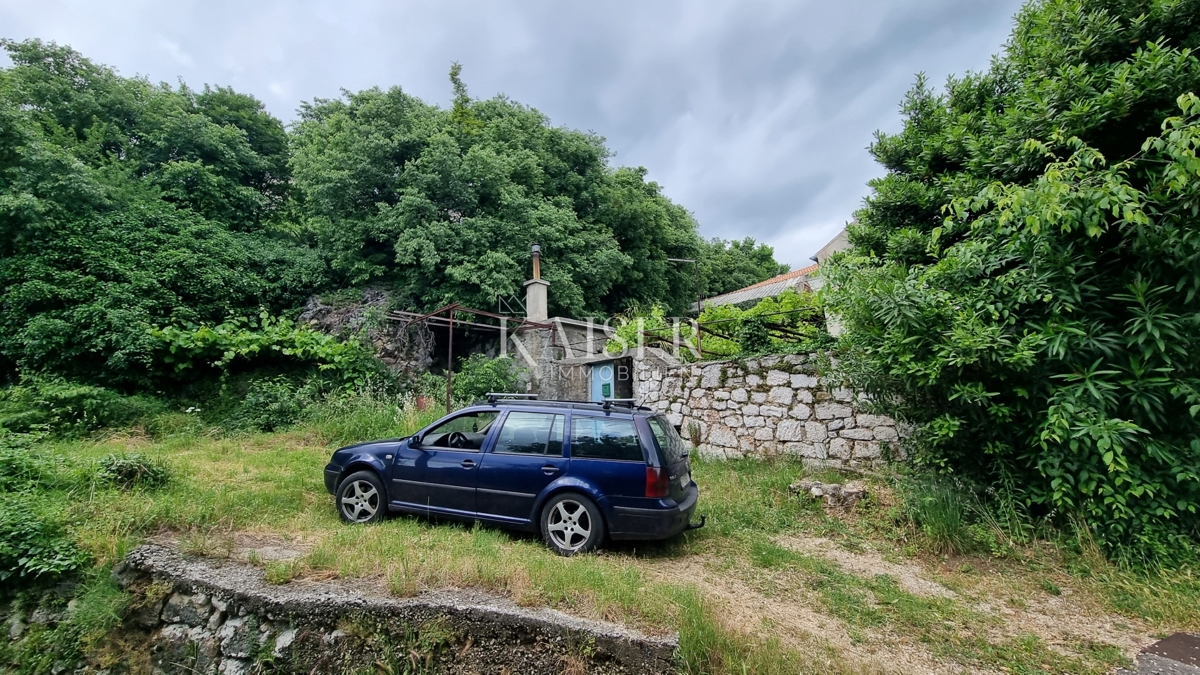 Novi Vinodolski, Bribir - due pezzi d'antiquariato da ristrutturare completamente