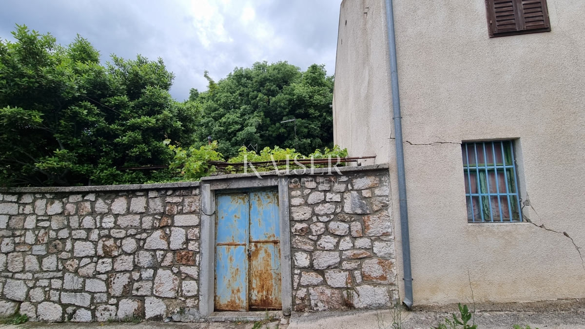 Novi Vinodolski, Bribir - due pezzi d'antiquariato da ristrutturare completamente