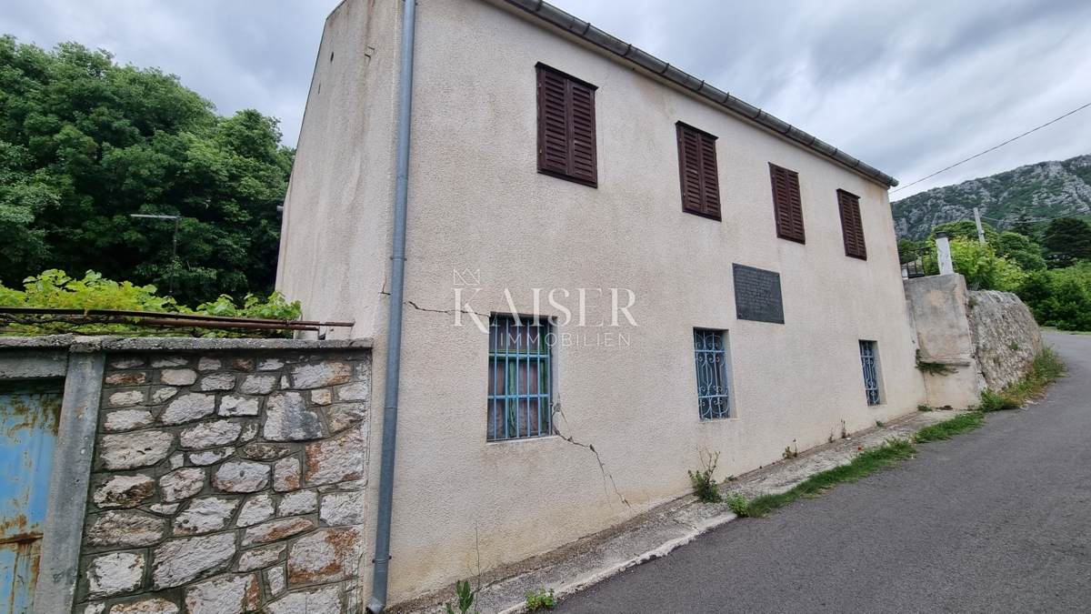 Novi Vinodolski, Bribir - due pezzi d'antiquariato da ristrutturare completamente