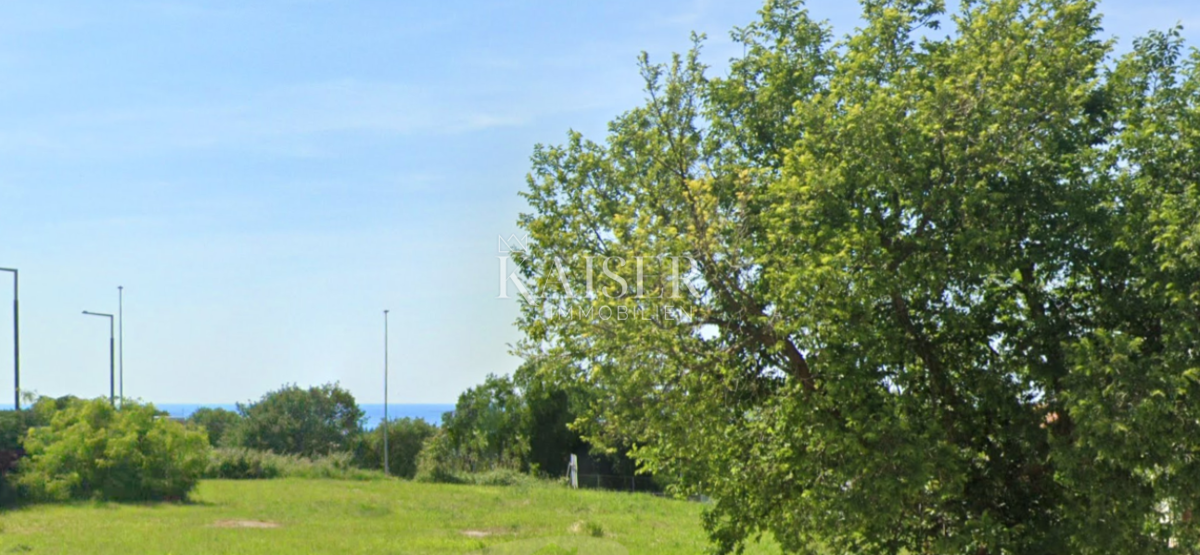 Istria - Parenzo, terreno edificabile eccezionale con vista mare a Parenzo