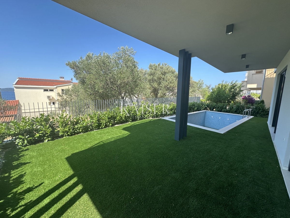 Zara; Kožino - appartamento 135 m2 con piscina in riva al mare
