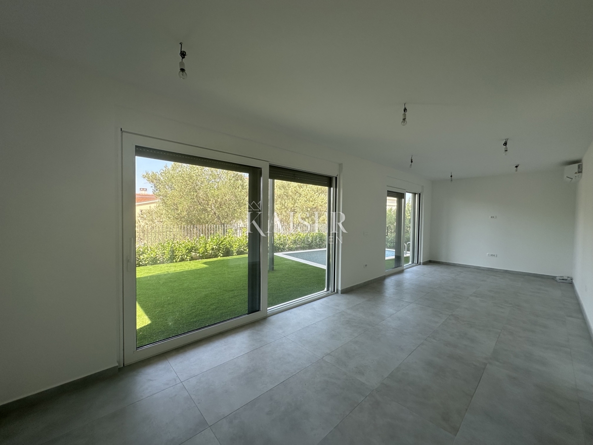 Zara; Kožino - appartamento 135 m2 con piscina in riva al mare