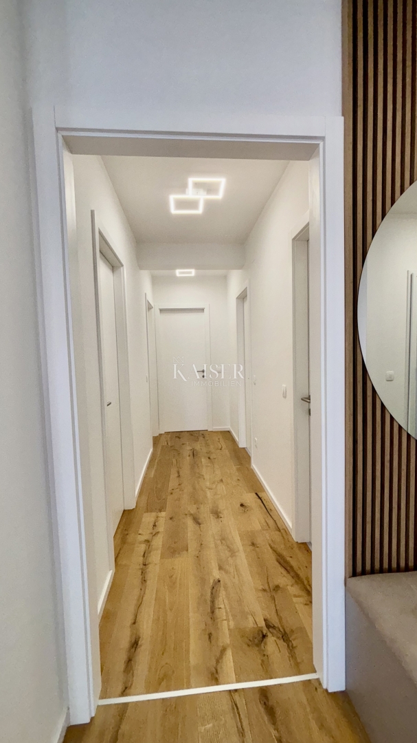Zara - Sukošan: Lussuoso appartamento al piano terra con piscina, giardino e garage, a 50 m dal mare