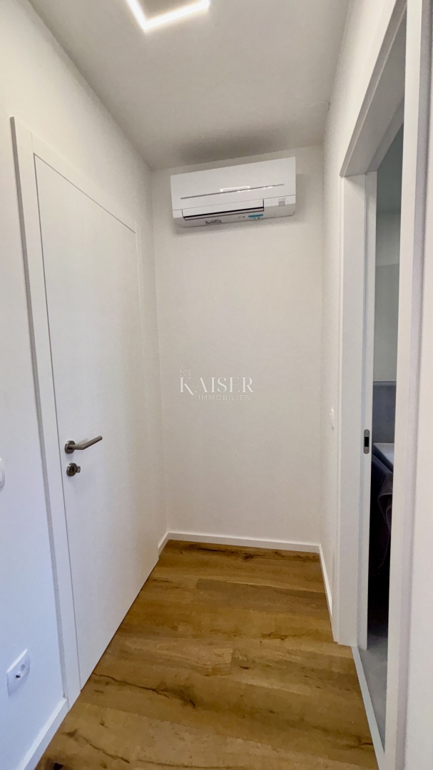 Zara - Sukošan: Lussuoso appartamento al piano terra con piscina, giardino e garage, a 50 m dal mare