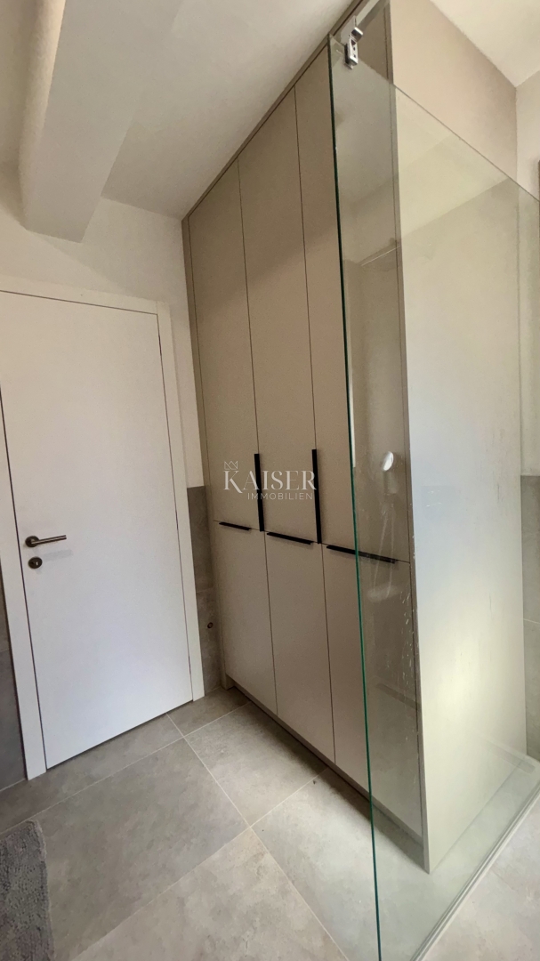 Zara - Sukošan: Lussuoso appartamento al piano terra con piscina, giardino e garage, a 50 m dal mare