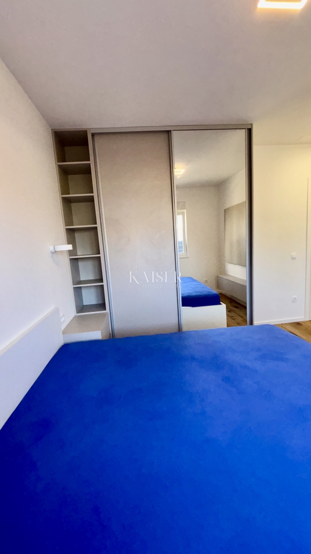 Zara - Sukošan: Lussuoso appartamento al piano terra con piscina, giardino e garage, a 50 m dal mare