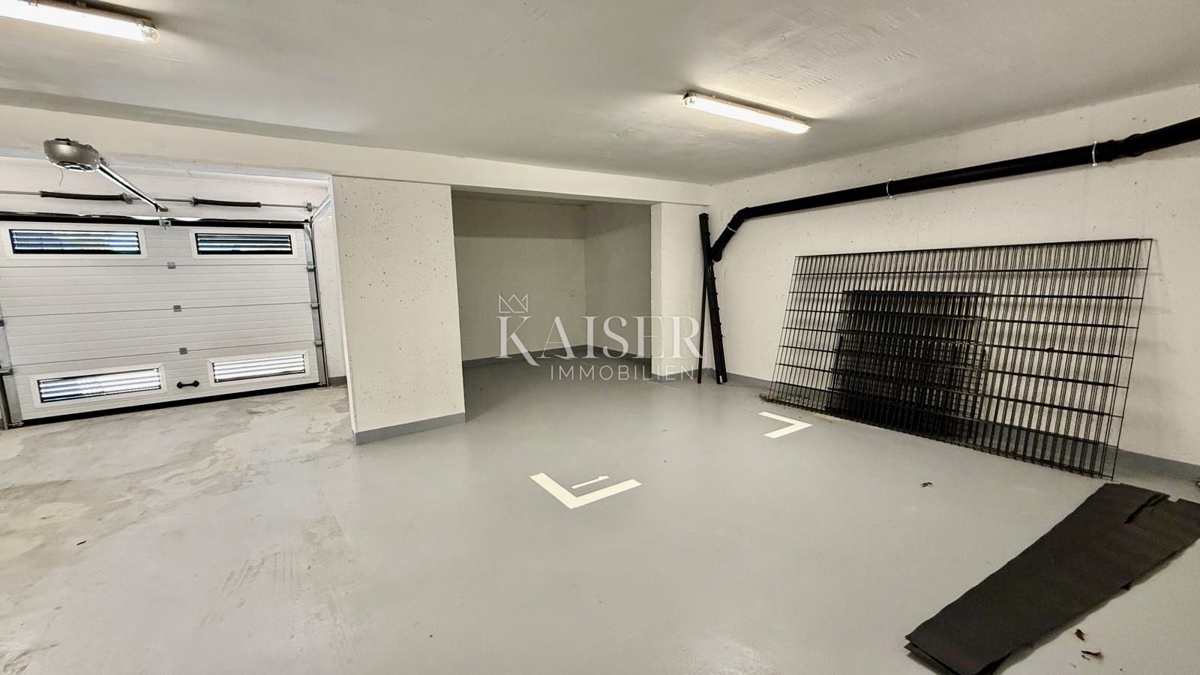 Zara - Sukošan: Lussuoso appartamento al piano terra con piscina, giardino e garage, a 50 m dal mare