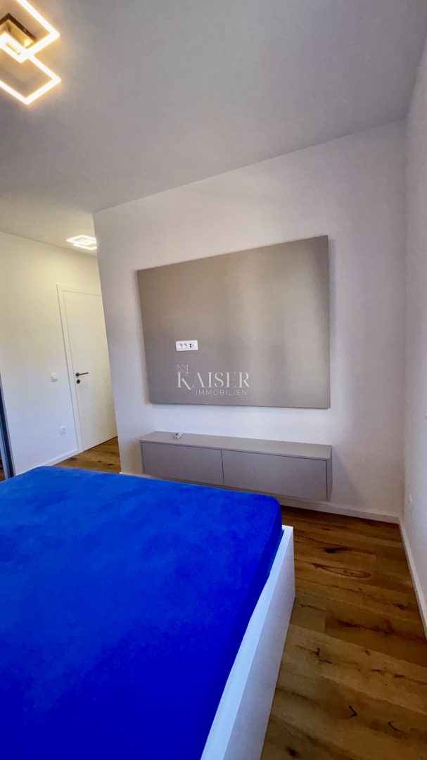 Zara - Sukošan: Lussuoso appartamento al piano terra con piscina, giardino e garage, a 50 m dal mare