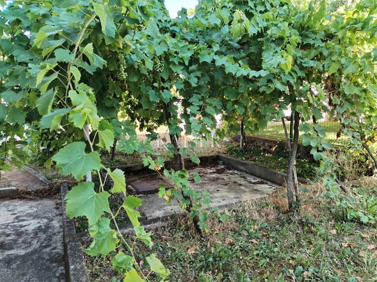 Istria, Umago, casa indipendente 280 m2, a 250 m dal mare