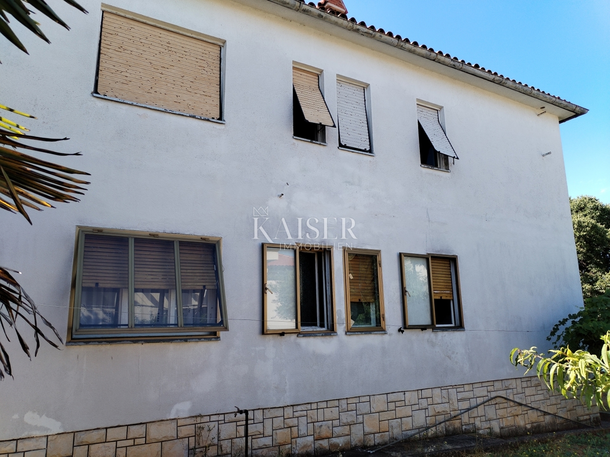 Istria, Umago, casa indipendente 280 m2, a 250 m dal mare