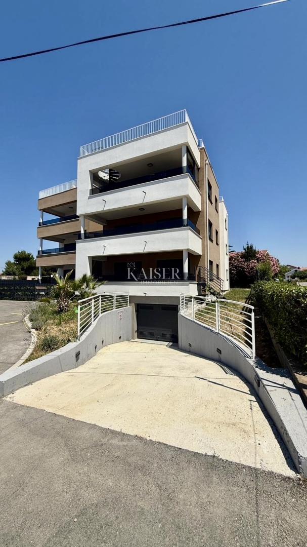 ZaraSukošan: Appartamento con tre camere da letto a 50 m dal mare con vista e terrazza