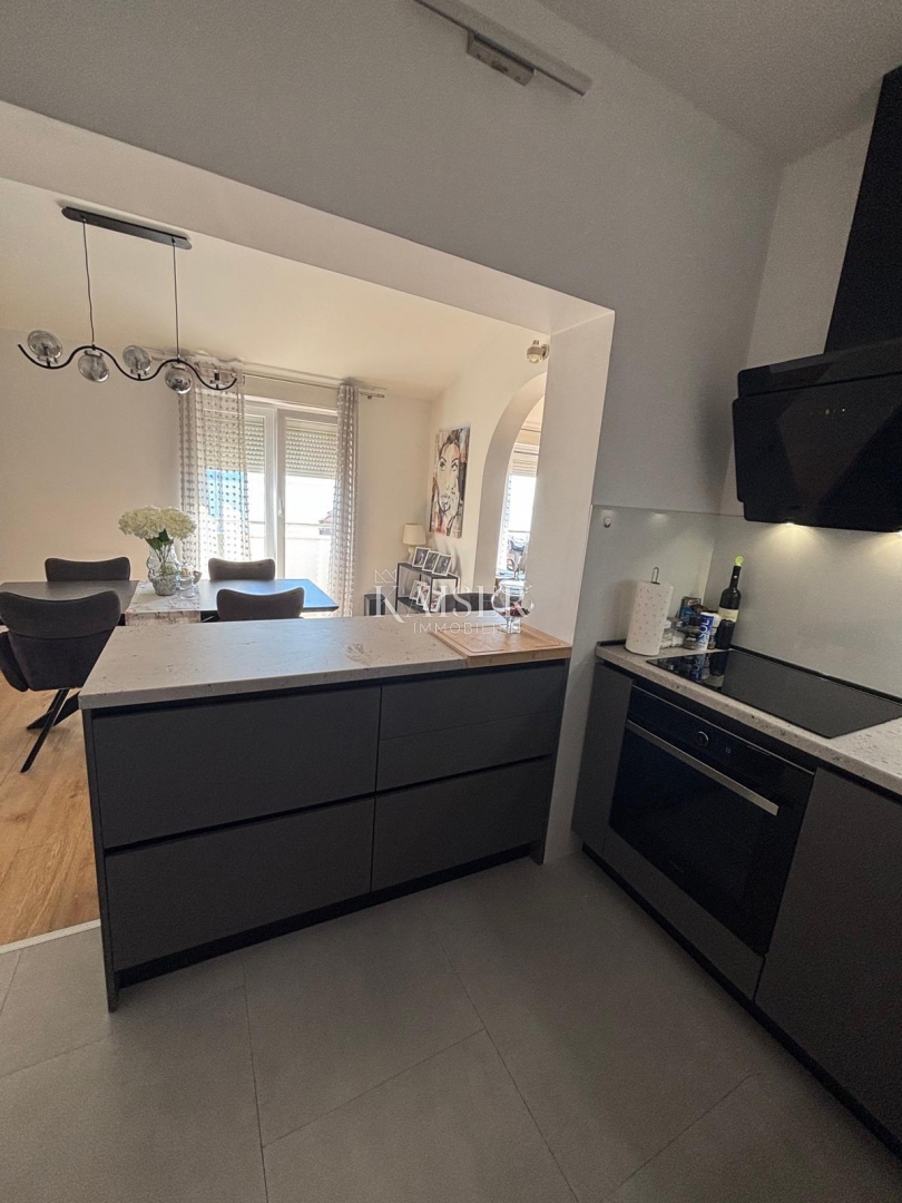 Spalato, Žnjan - appartamento con tre camere da letto 120 m2 con vista mare