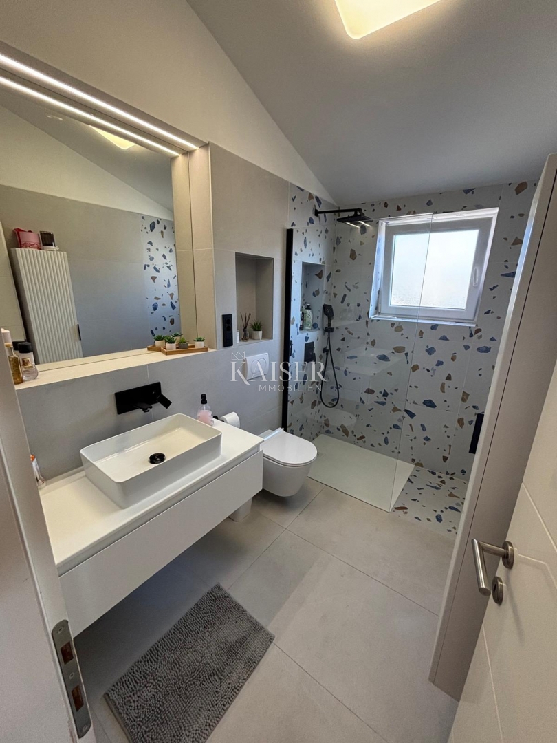 Spalato, Žnjan - appartamento con tre camere da letto 120 m2 con vista mare