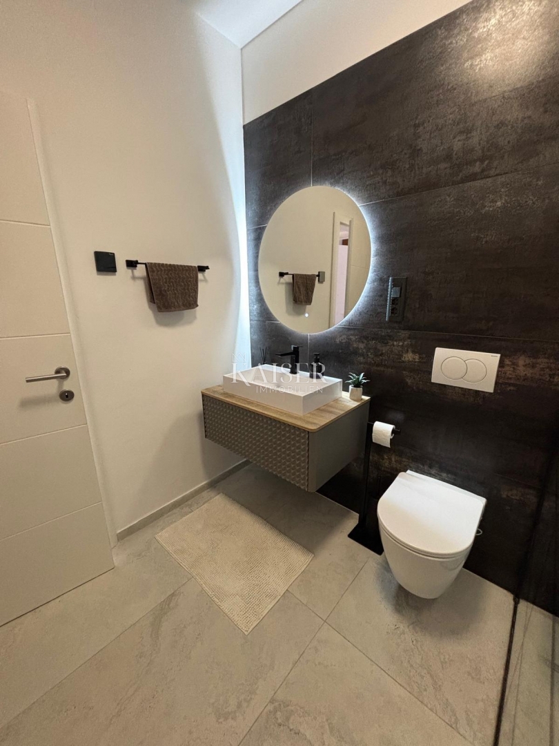 Spalato, Žnjan - appartamento con tre camere da letto 120 m2 con vista mare