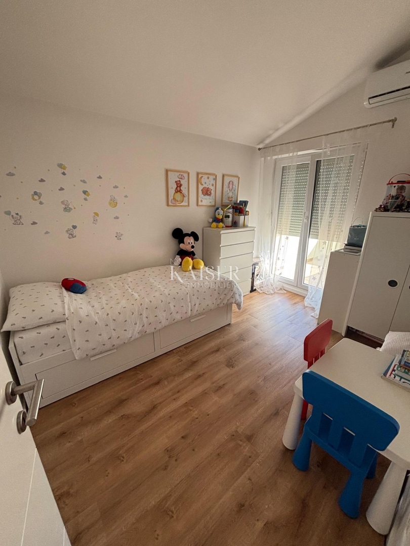Spalato, Žnjan - appartamento con tre camere da letto 120 m2 con vista mare