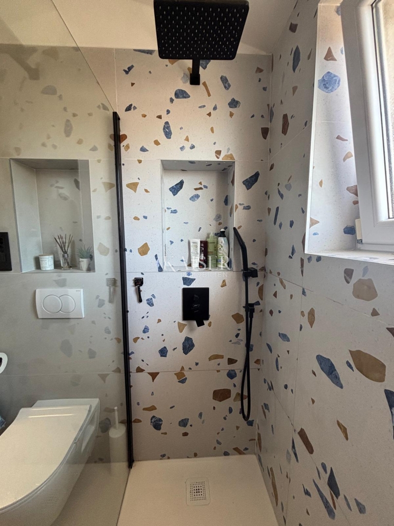 Spalato, Žnjan - appartamento con tre camere da letto 120 m2 con vista mare