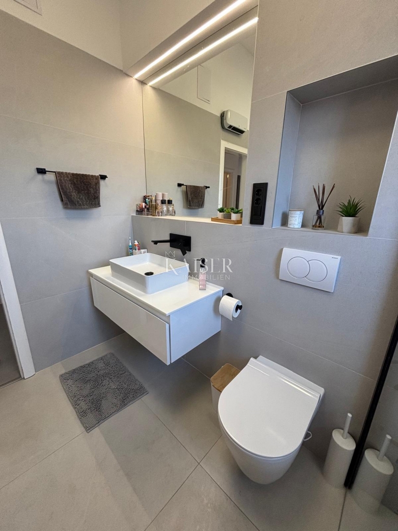 Spalato, Žnjan - appartamento con tre camere da letto 120 m2 con vista mare