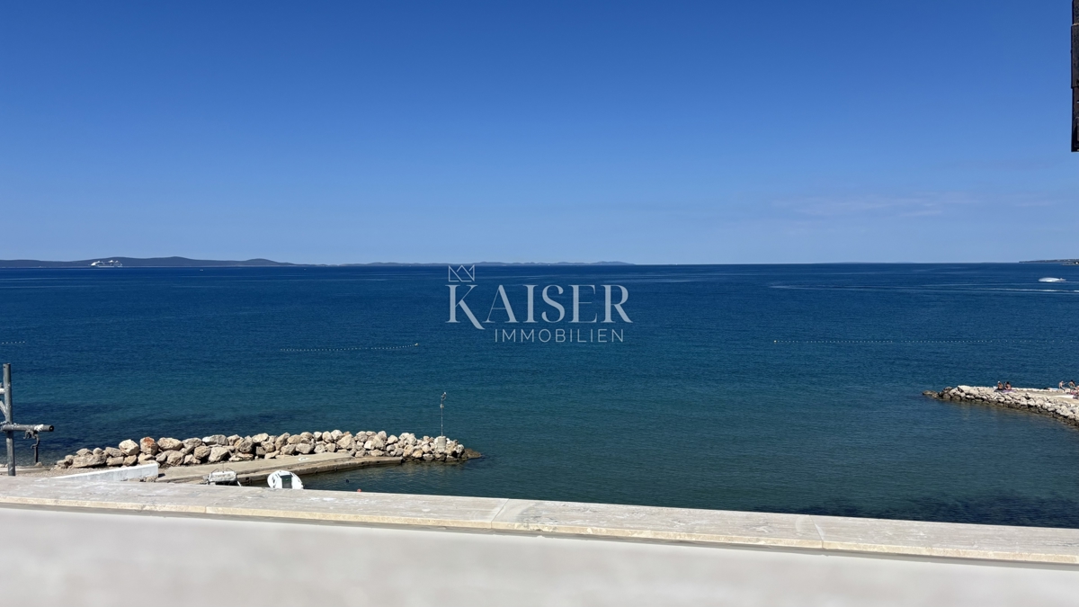 Zara – Zaton | Appartamento esclusivo in prima fila sul mare con terrazza e vista incantevole