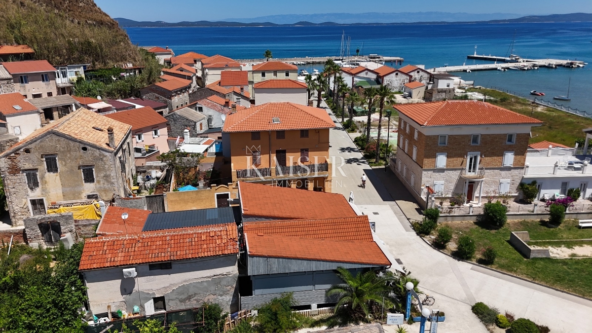 Isola di Susak, casa con ristorante