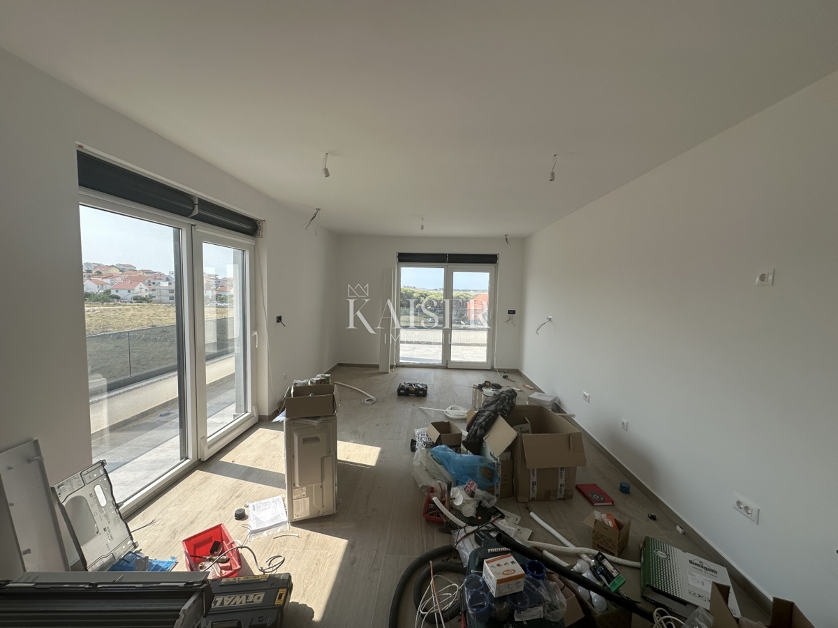 Pag, Povljana - appartamento con tre camere da letto, ampio balcone, a 300 m dal mare