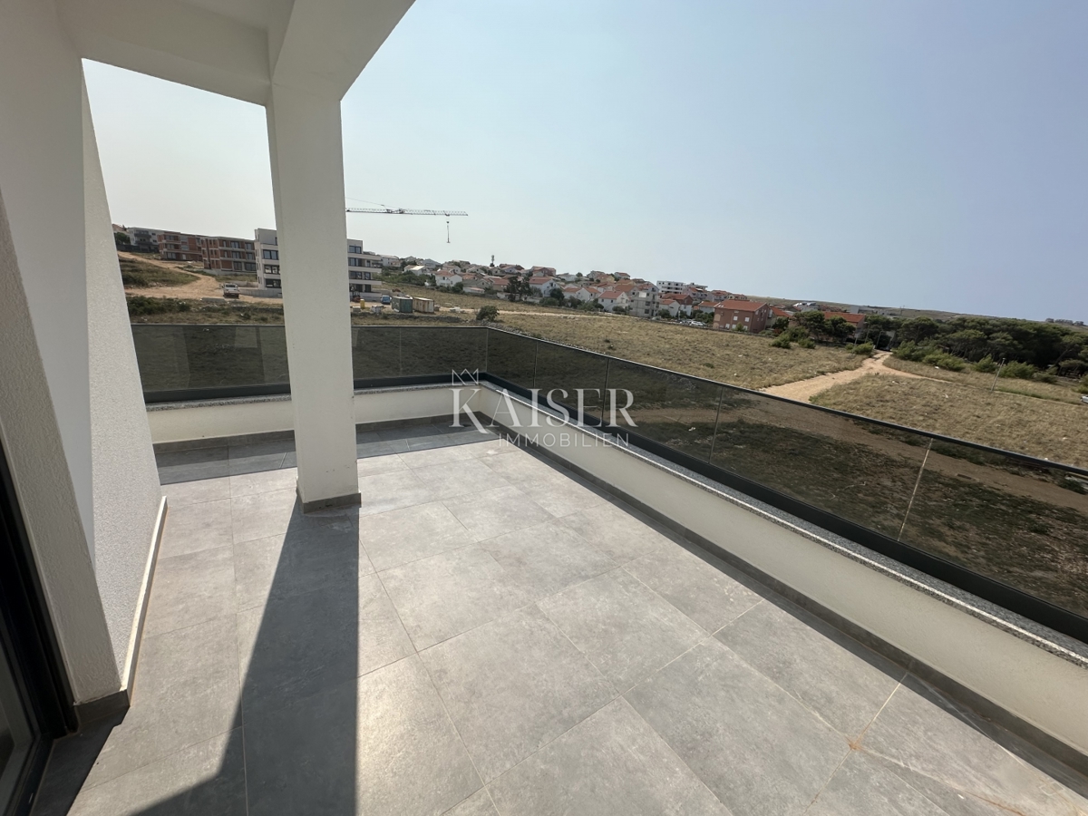 Pag, Povljana - appartamento con tre camere da letto, ampio balcone, a 300 m dal mare