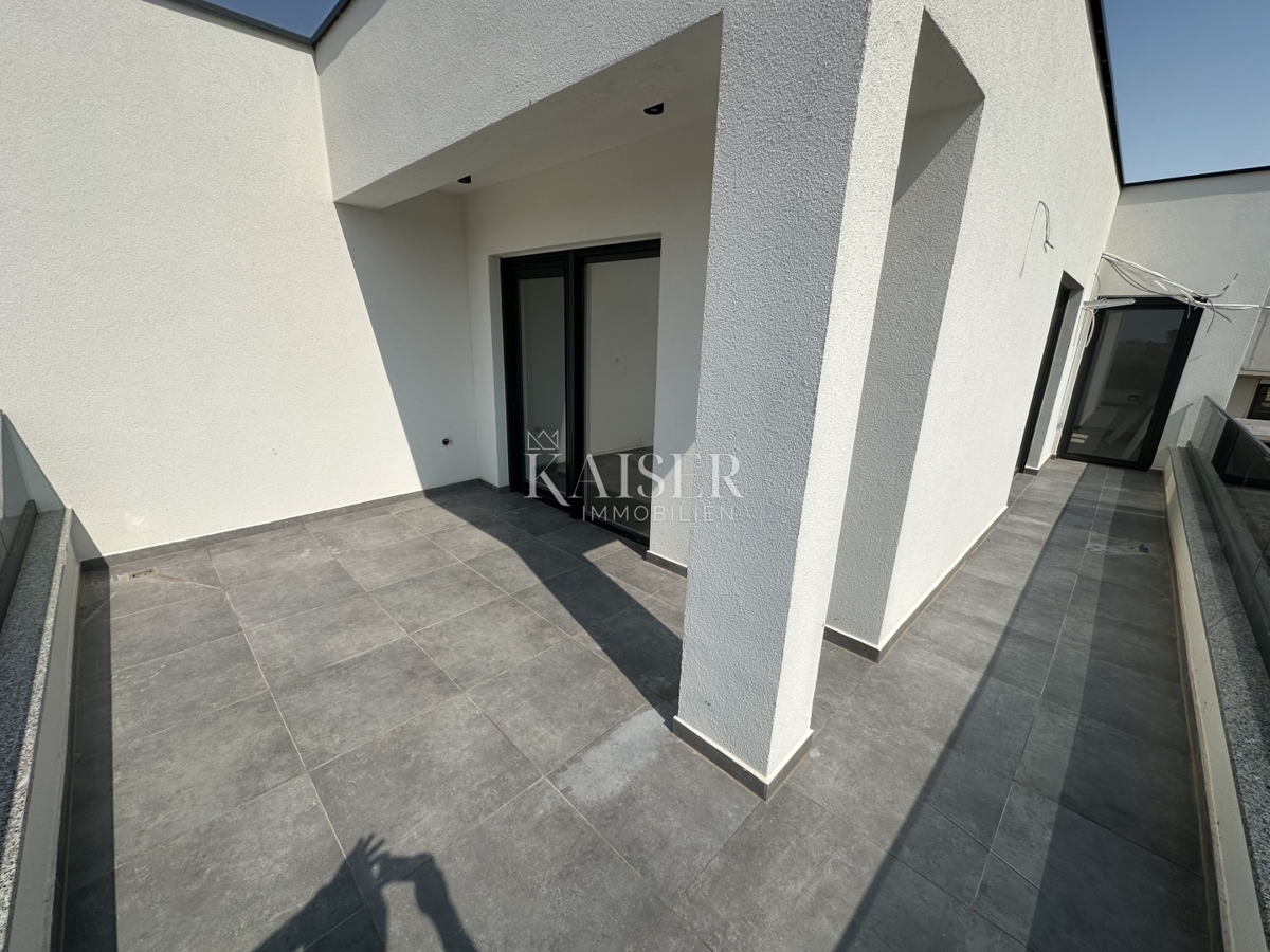 Pag, Povljana - appartamento con tre camere da letto, ampio balcone, a 300 m dal mare