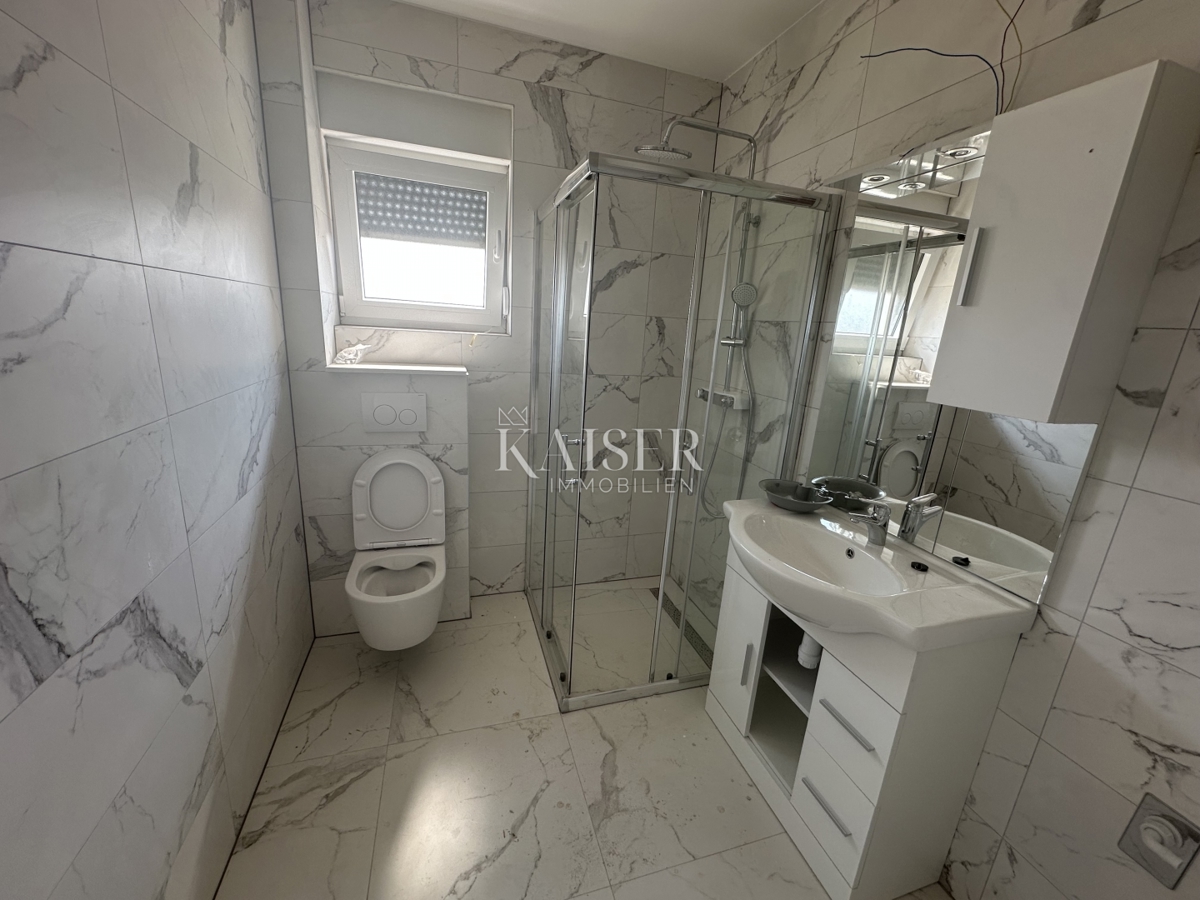Pag, Povljana - appartamento con tre camere da letto, ampio balcone, a 300 m dal mare