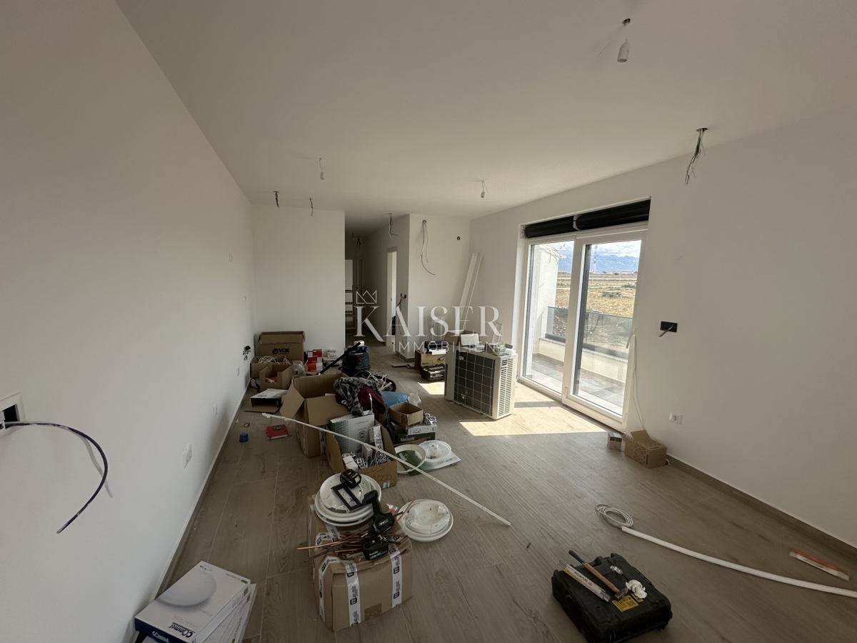 Pag, Povljana - appartamento con tre camere da letto, ampio balcone, a 300 m dal mare