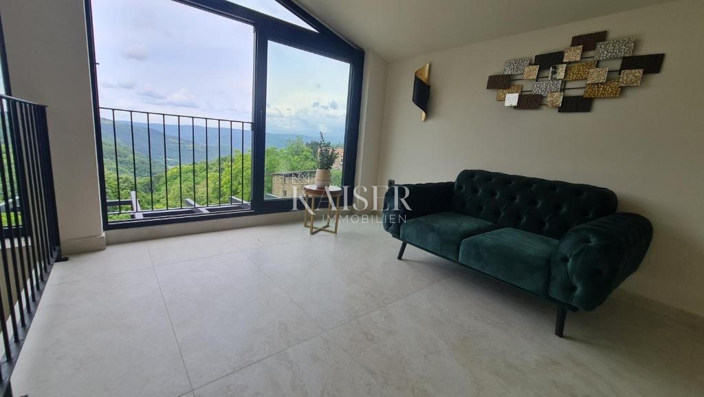 ISTRIA, MOTOVUN – Villa esclusiva con piscina a sfioro e vista incantevole nel cuore dell’Istria