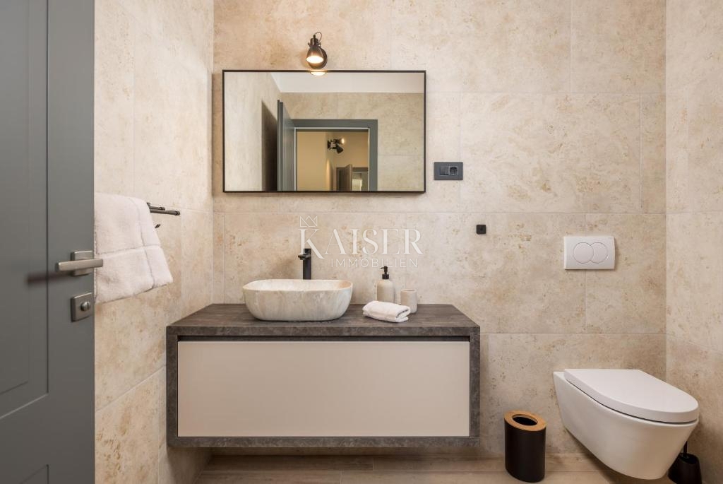 ISTRIA, MOTOVUN – Villa esclusiva con piscina a sfioro e vista incantevole nel cuore dell’Istria