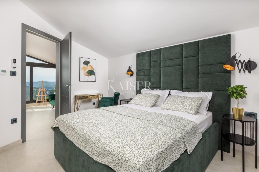 ISTRIA, MOTOVUN – Villa esclusiva con piscina a sfioro e vista incantevole nel cuore dell’Istria