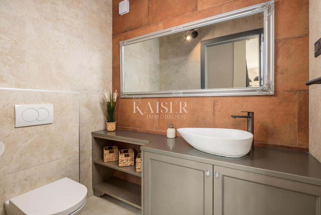 ISTRIA, MOTOVUN – Villa esclusiva con piscina a sfioro e vista incantevole nel cuore dell’Istria