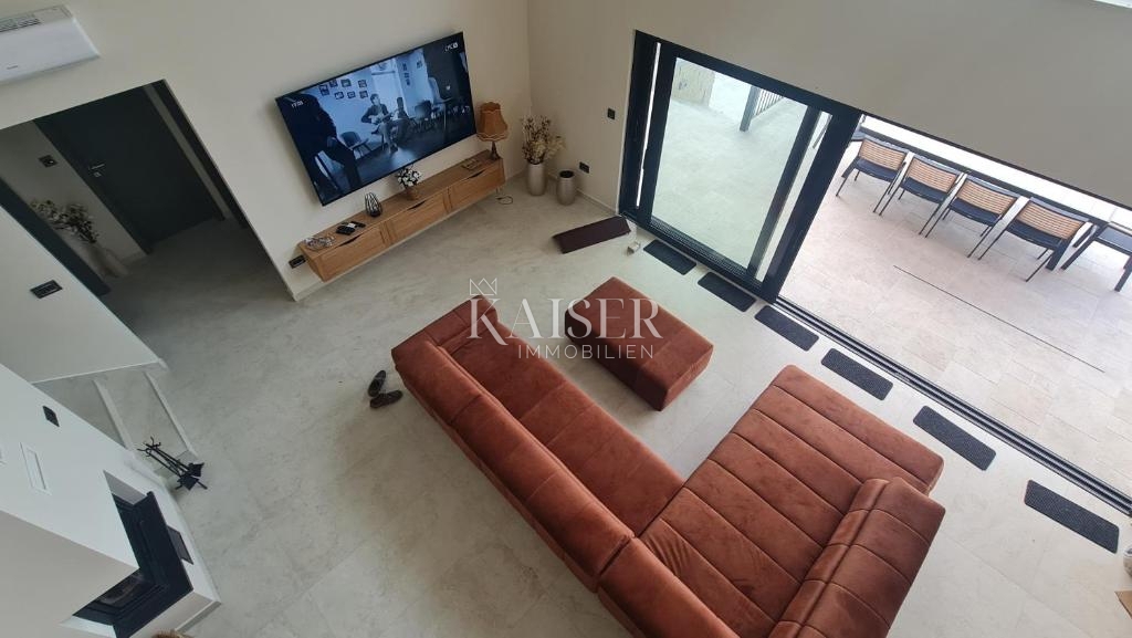 ISTRIA, MOTOVUN – Villa esclusiva con piscina a sfioro e vista incantevole nel cuore dell’Istria