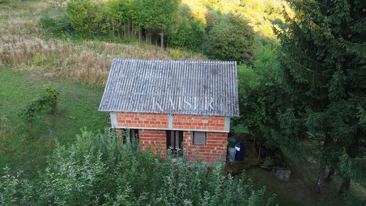 Gorski kotar, Vrbovsko - casa con ampio giardino, solo nella nostra offerta!