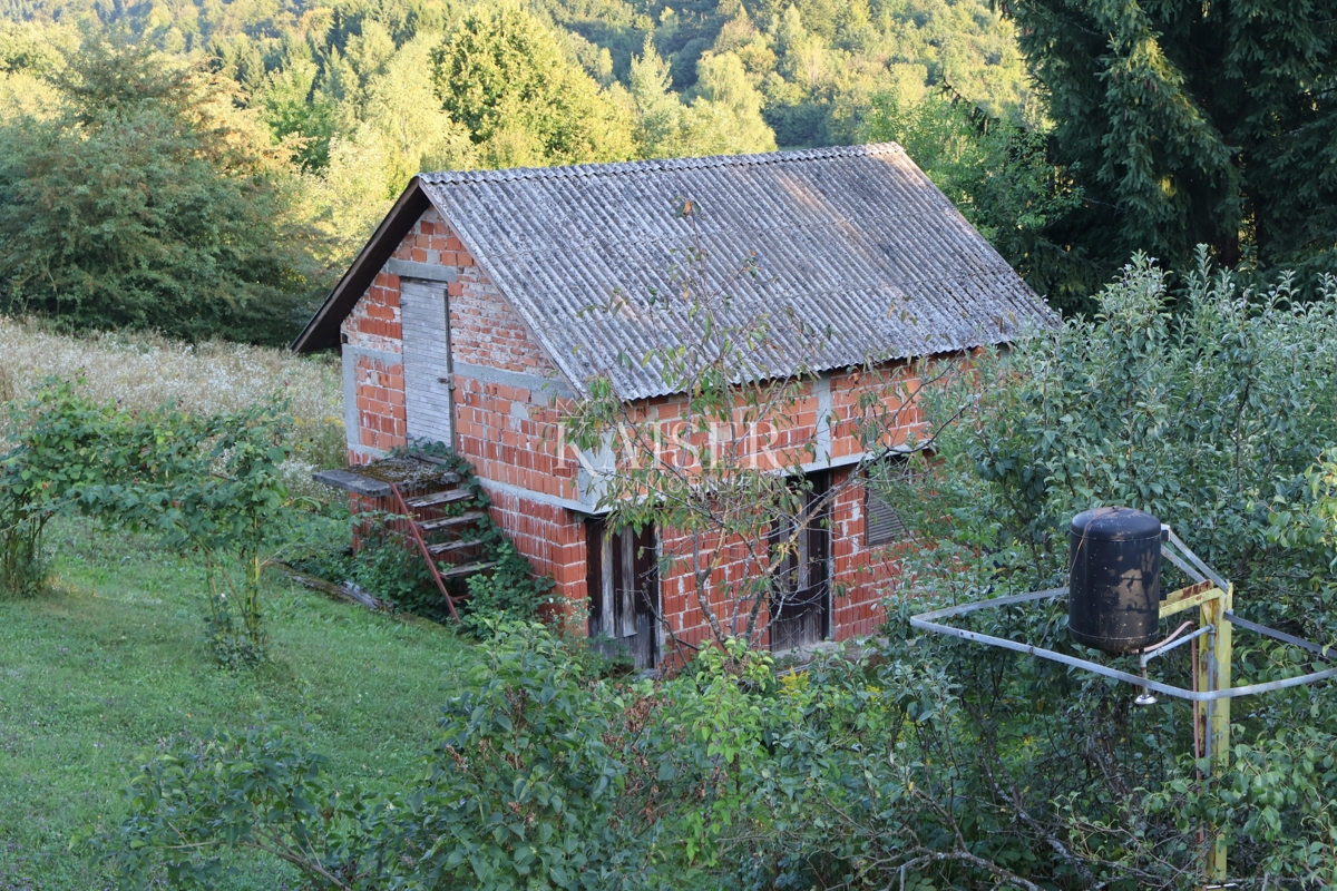 Gorski kotar, Vrbovsko - casa con ampio giardino, solo nella nostra offerta!