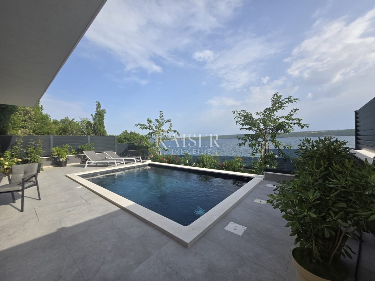 Zara, Posedarje - villa esclusiva prima fila al mare con accesso privato al mare