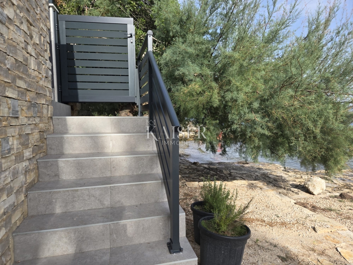Zara, Posedarje - villa esclusiva prima fila al mare con accesso privato al mare