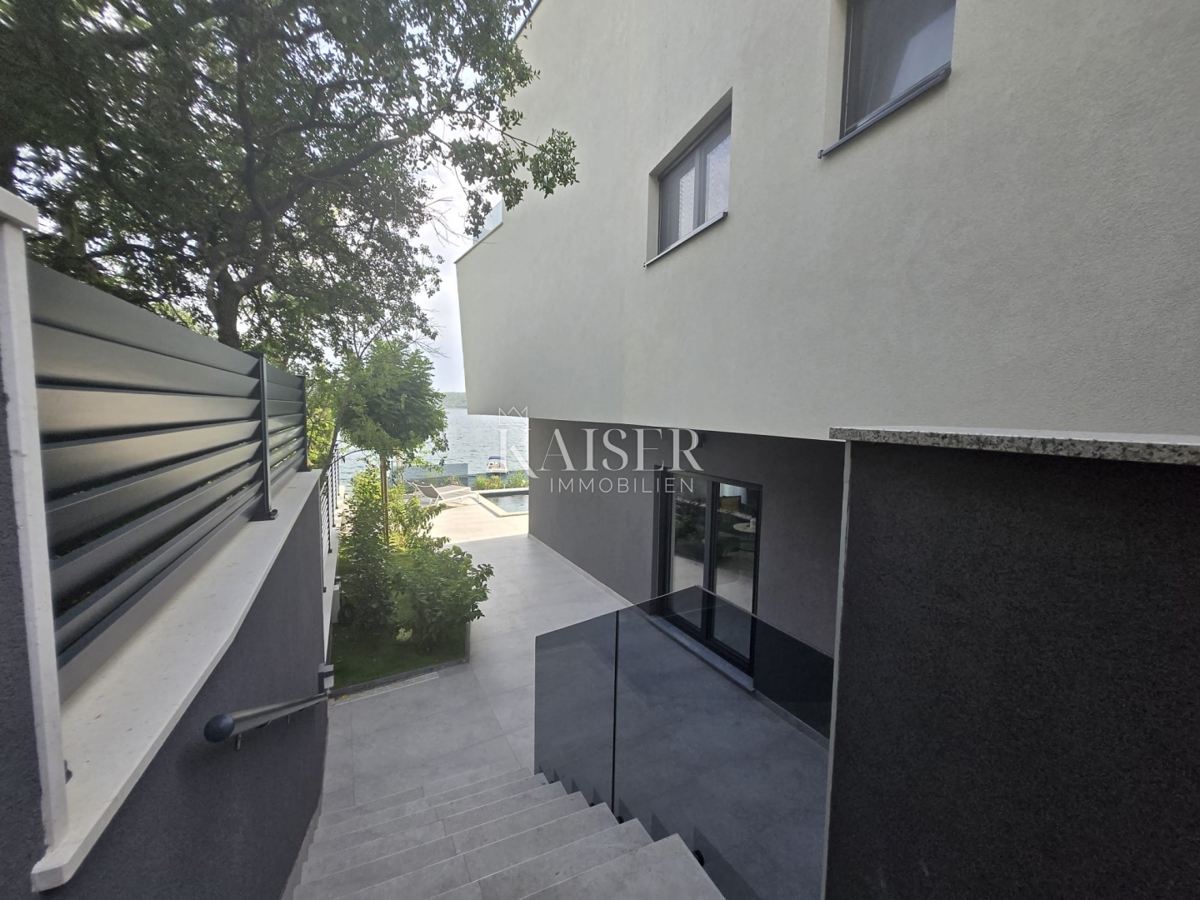 Zara, Posedarje - villa esclusiva prima fila al mare con accesso privato al mare