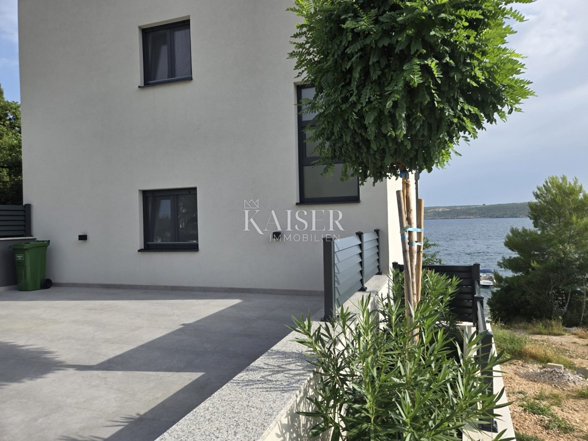 Zara, Posedarje - villa esclusiva prima fila al mare con accesso privato al mare