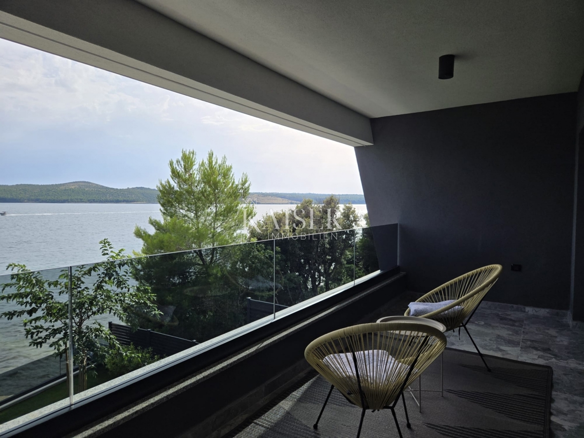 Zara, Posedarje - villa esclusiva prima fila al mare con accesso privato al mare