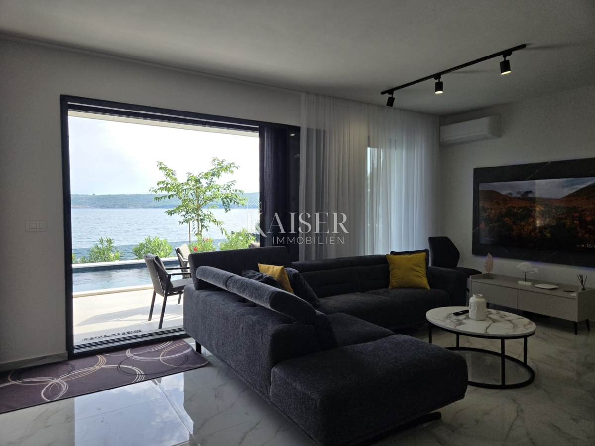 Zara, Posedarje - villa esclusiva prima fila al mare con accesso privato al mare