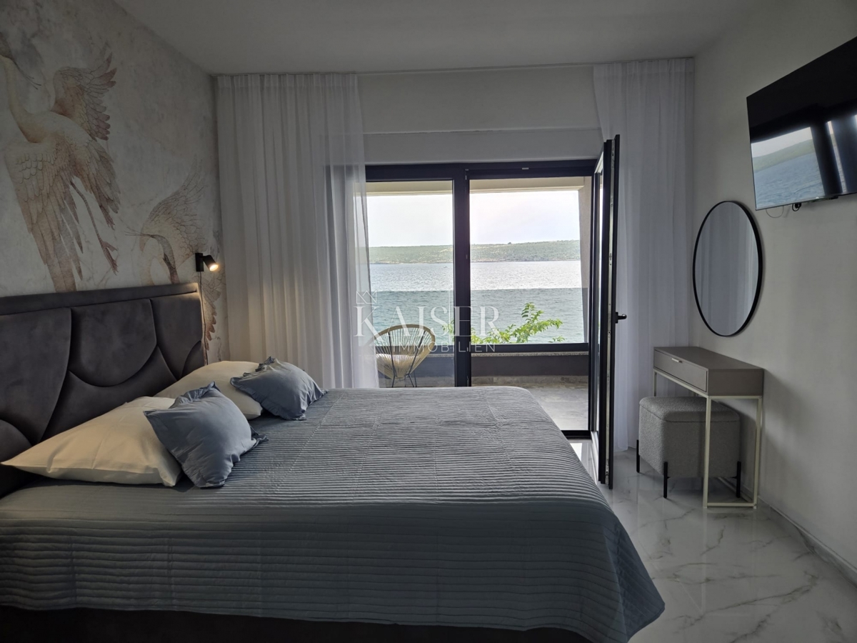 Zara, Posedarje - villa esclusiva prima fila al mare con accesso privato al mare