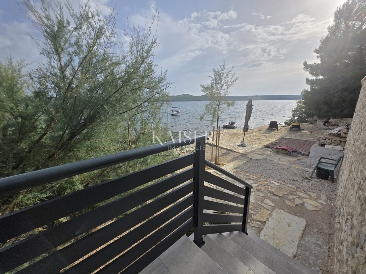 Zara, Posedarje - villa esclusiva prima fila al mare con accesso privato al mare