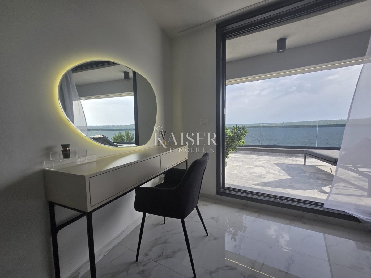 Zara, Posedarje - villa esclusiva prima fila al mare con accesso privato al mare